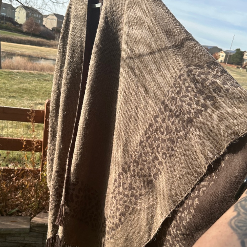 Shawl Cape [brown leopard oversized reversible]